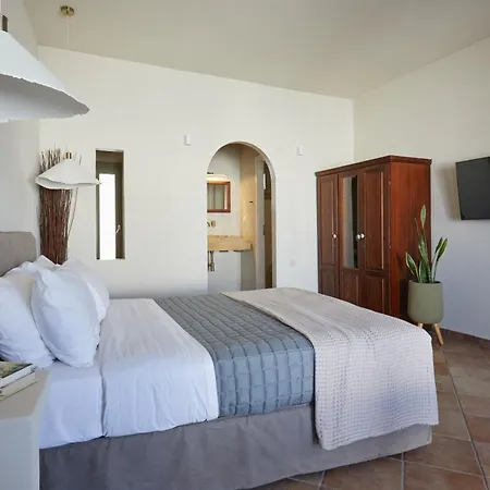 Arvanitis Cave Village * Akrotírion